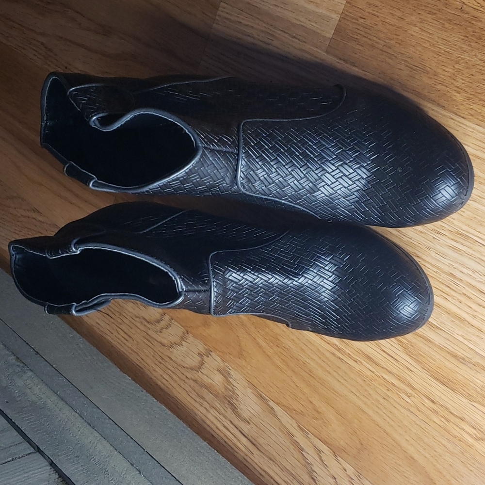 Pull up ankle boot nwot